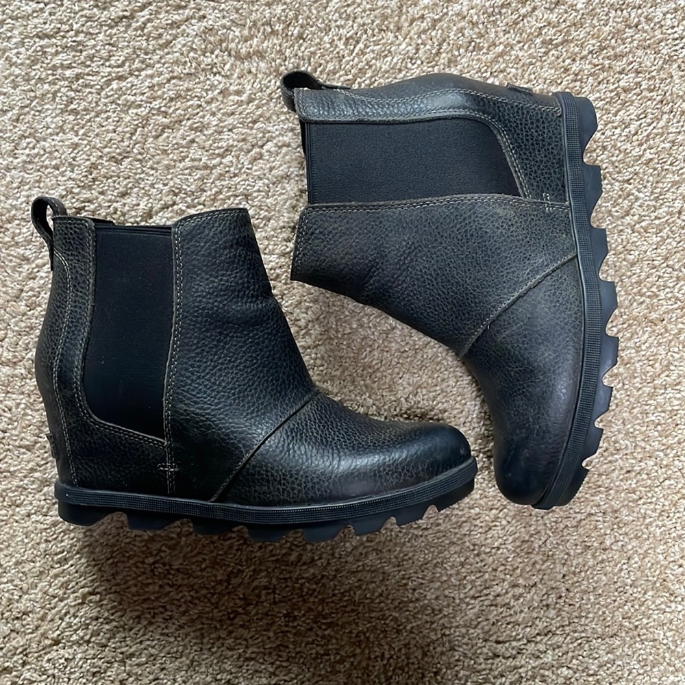 Sorel Joan of Arc Wedge Chelsea pull on boot